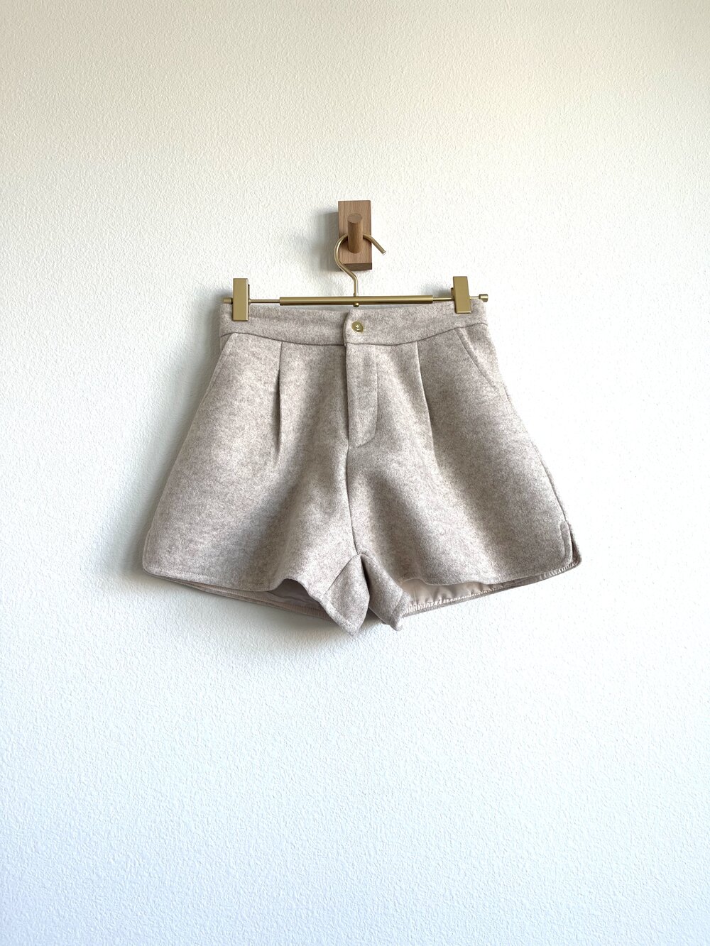 Royal Princess High Waist Pleated Wool Blend Shorts - Beige - Size M